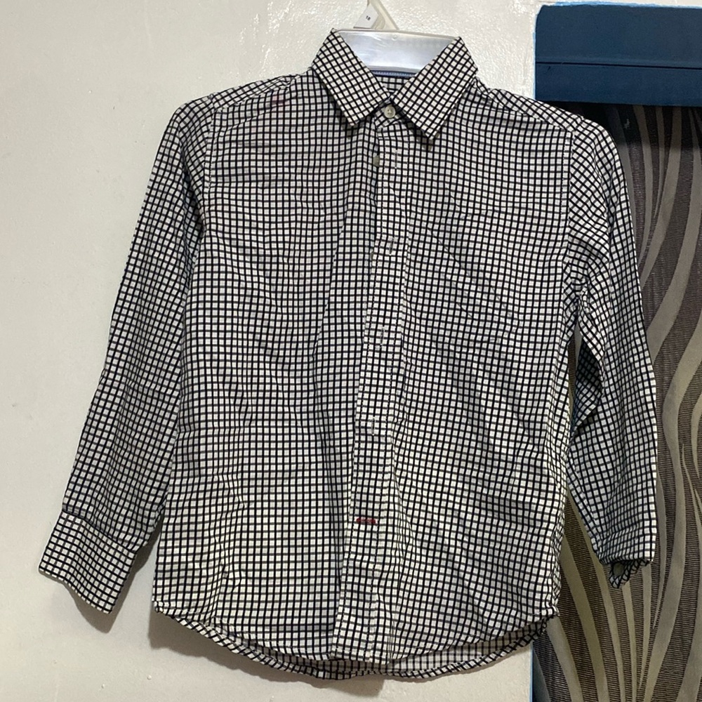 Little boy shirt Size 8, Color black and white
